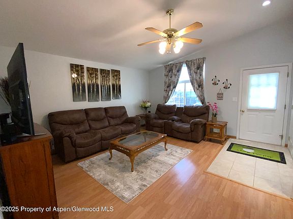 3rd image of 660 Aspen Ave