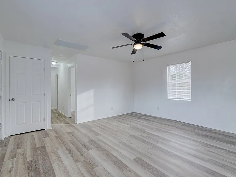 12250 E Post Oak Rd — Photo 3