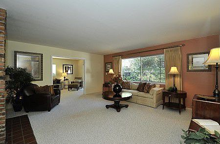 3rd image of 890 Pecan Ct