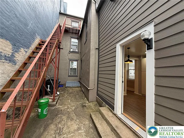 116 S 6th St — Photo 11