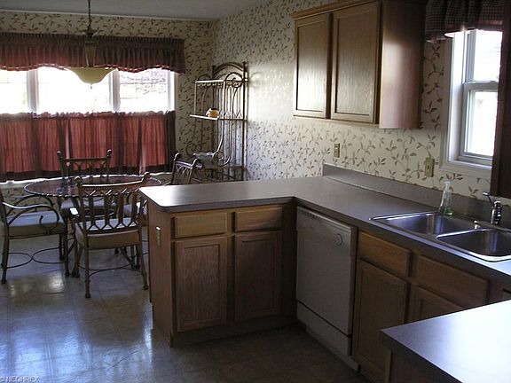 5th image of 36127 Acorn Ct