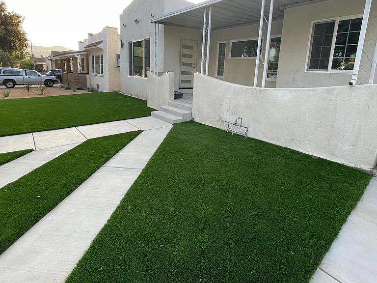 1049 Davis Ave — Photo 1