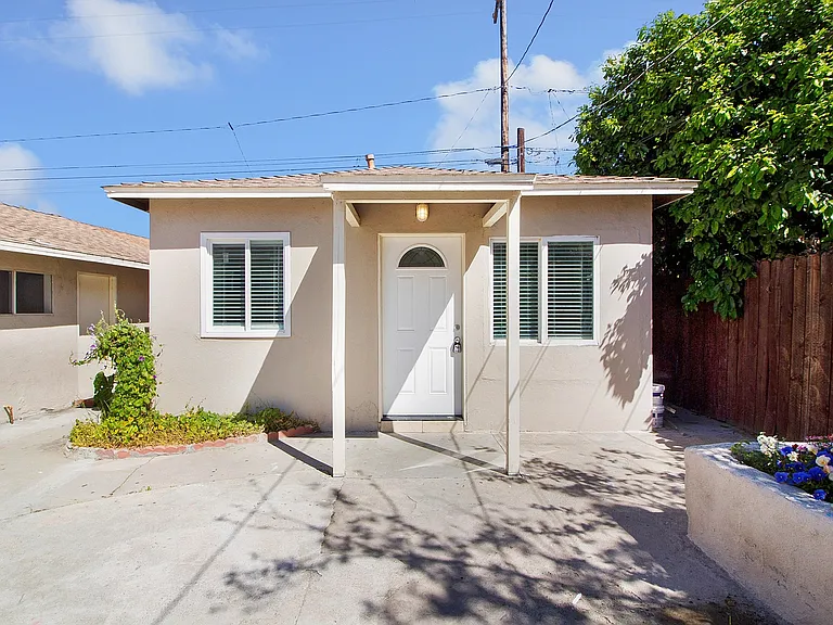 Ellis Street Duplex — Photo 15