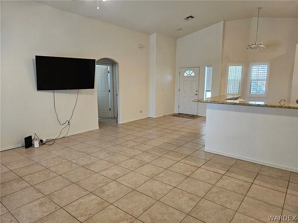 3 bed, 2.0 bath, 1448 sqft, $2,100 — Photo 3