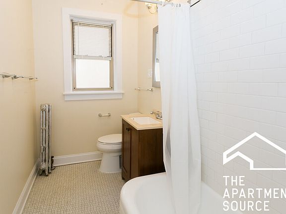 5th image of 914 Crain St APT B-3n