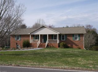 7097 Idols Rd, Clemmons, NC 27012