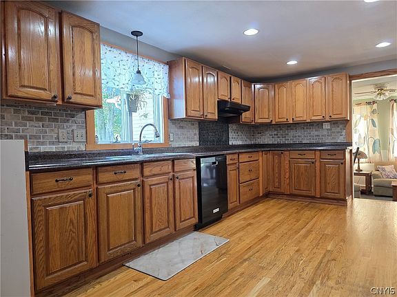 2nd image of 106 Thorndike Ln