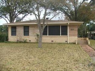 817 Lazy Ln, Bryan, TX 77802