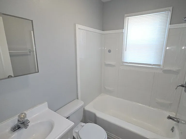2221 E 38th St — Photo 13