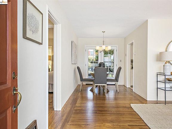 4th image of 920 31st St