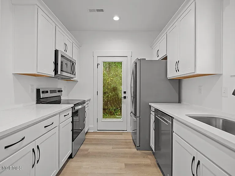3206 Belmont Cir — Photo 5