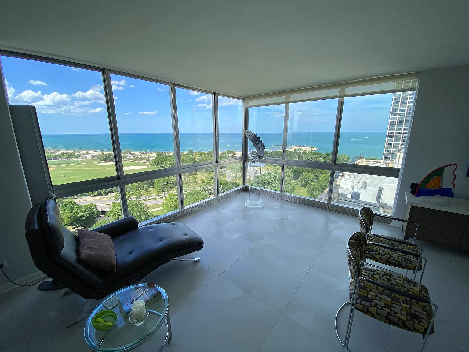 2 bed, 1150 sqft, $3,915 — Photo 2