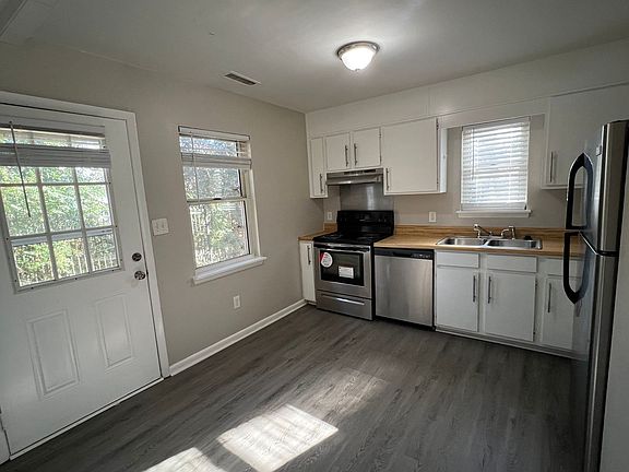 5th image of 715 Ellington St #102