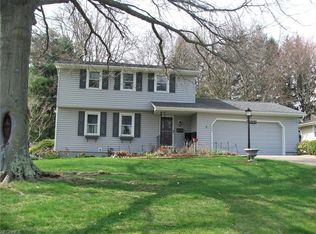 1523 Rose Hedge Dr, Youngstown, OH 44514