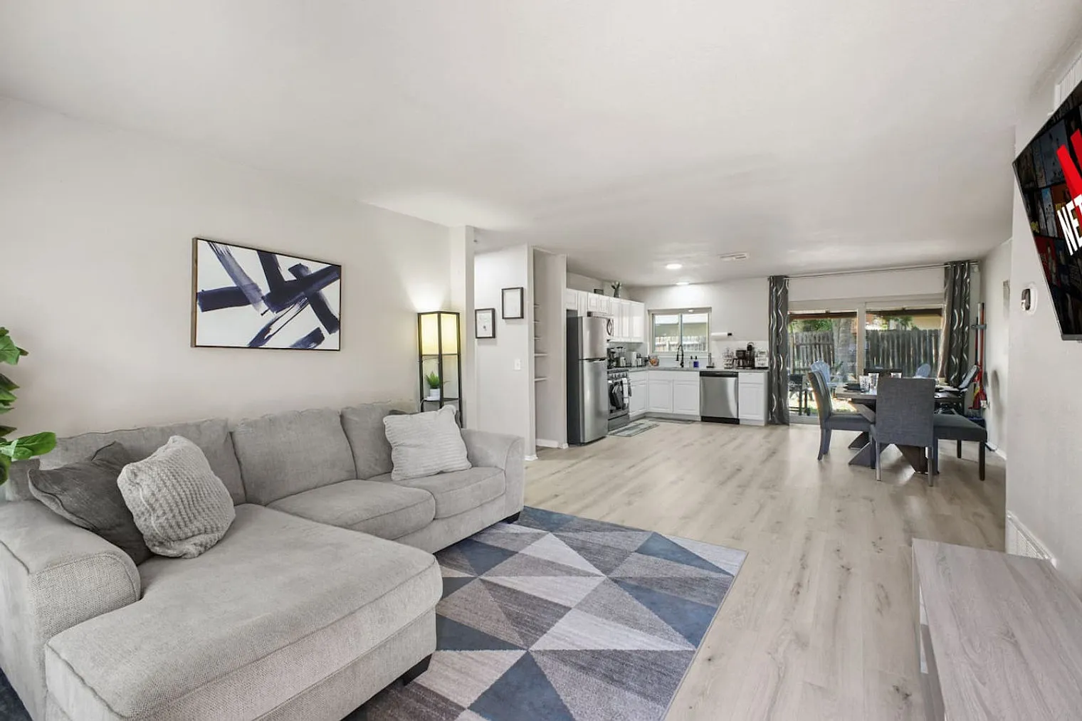 3 bed, 2.0 bath, 1151 sqft, $3,440 — Photo 2