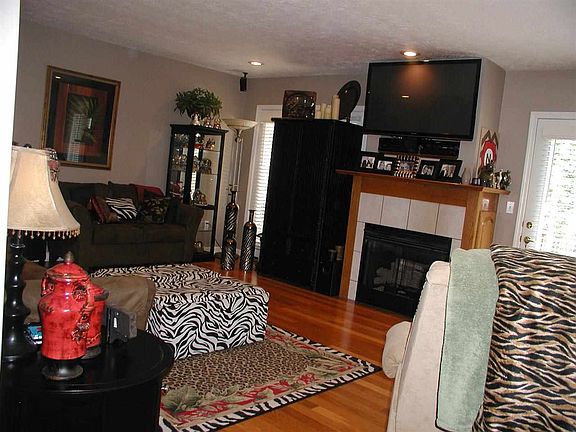 2nd image of 71 Red Oak Dr