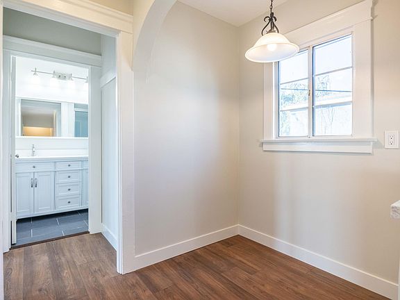 3rd image of 847 N Wilton Pl