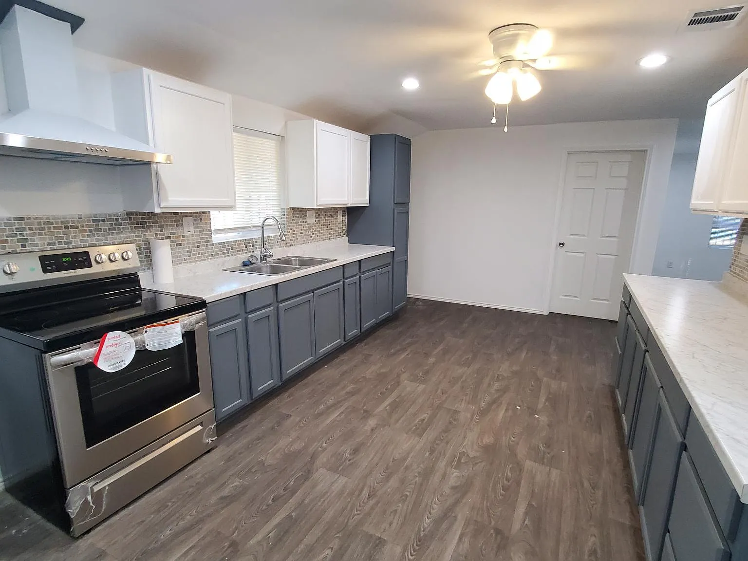4419 Jamaica St — Photo 4