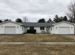 210 Wintergreen Dr, Chatham, IL 62629