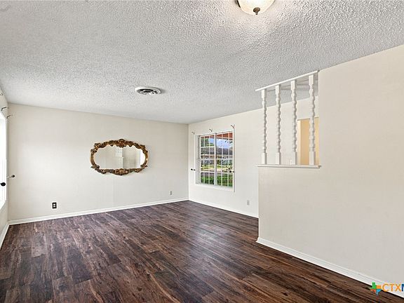 5th image of 108 Castleway St