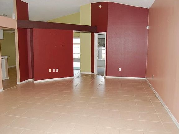 3rd image of 305 Sonoma Dr