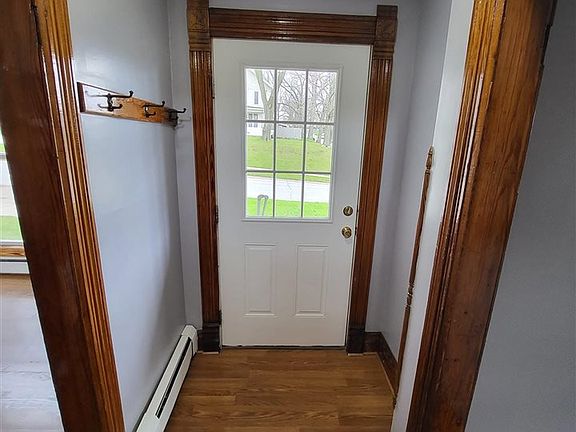 4th image of 318 W Main St