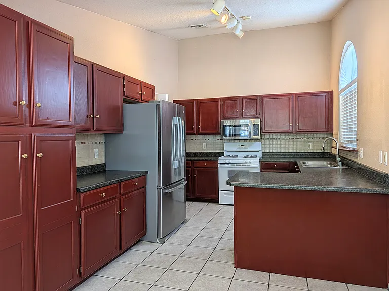 7825 Cherry River Dr — Photo 12