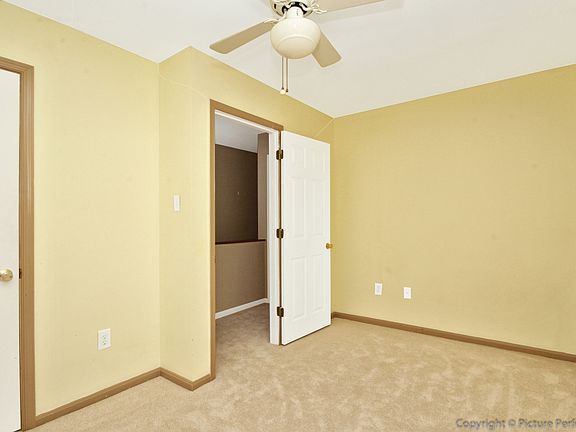 5th image of 38 Robindale Dr