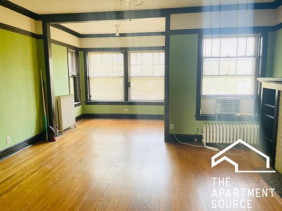 3rd image of 1905 W Argyle St APT 3