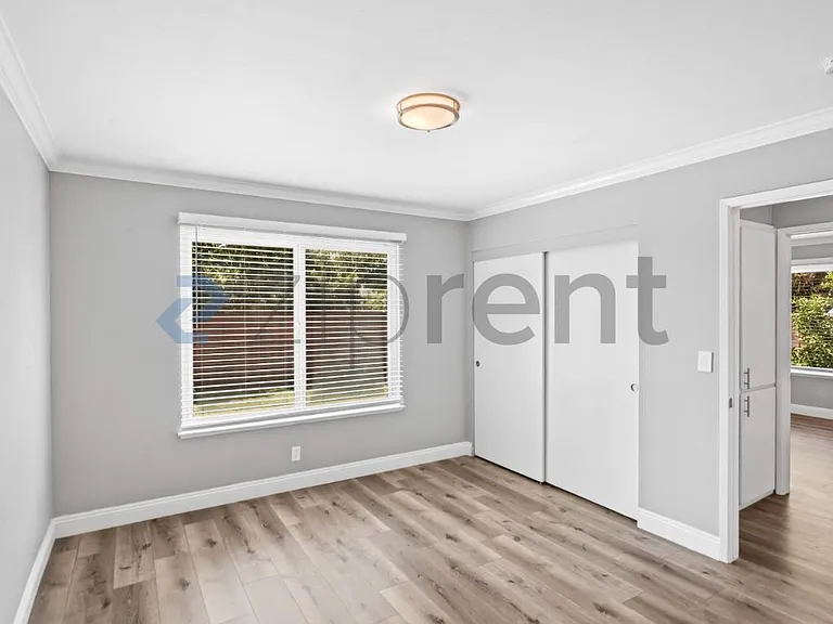 1427 Flickinger Ave — Photo 14