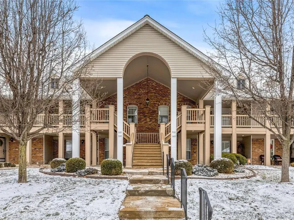 530 Oak Ridge Trails Ct, Ballwin, MO 63021