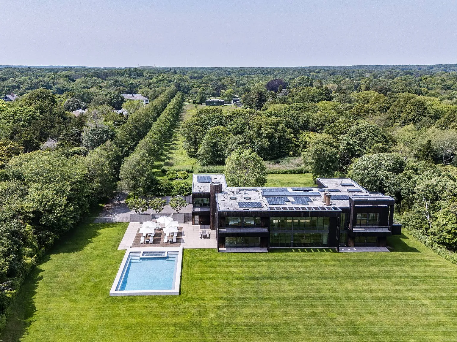Unparalleled Oceanfront Estate Rental — Photo 2