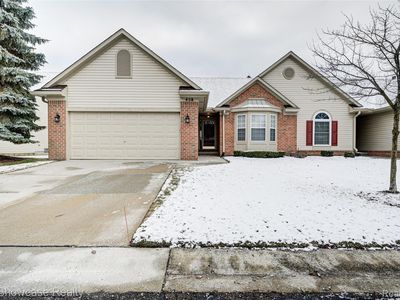 458 N Oak Dr, Walled Lake, MI, 48390