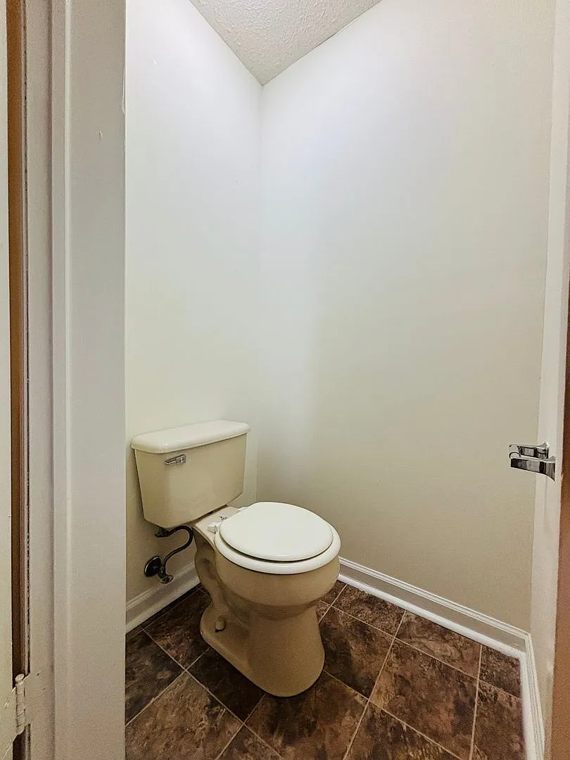 4 Bedroom 2.5 Bath Townhouse — Photo 3
