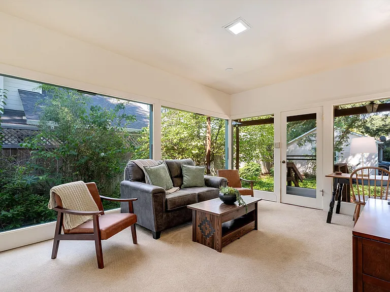742 Austin Ave — Photo 32