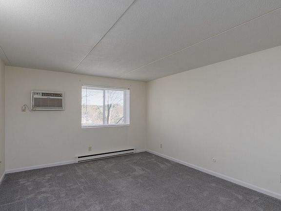 4th image of 60 Nicholas Rd #8