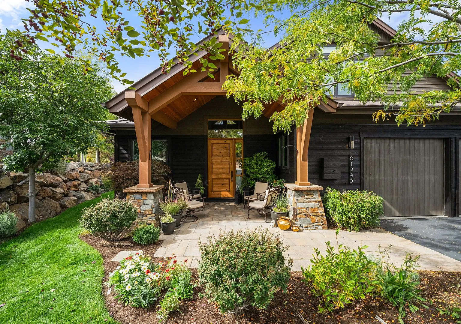 Fully Furnished Tetherow 3 Bed/3.5 Bath on the 11th Fairway — Photo 2
