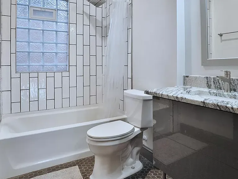 927 E Livingston Ave — Photo 16