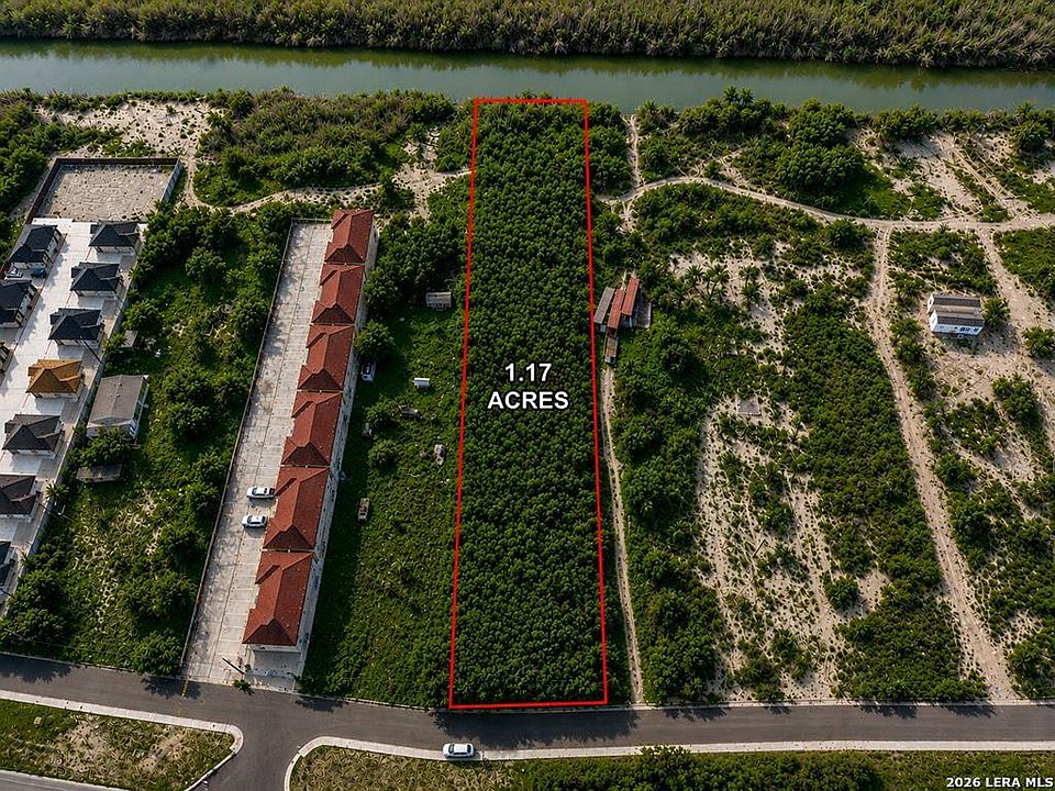 1st image of 425 Riverside Dr.