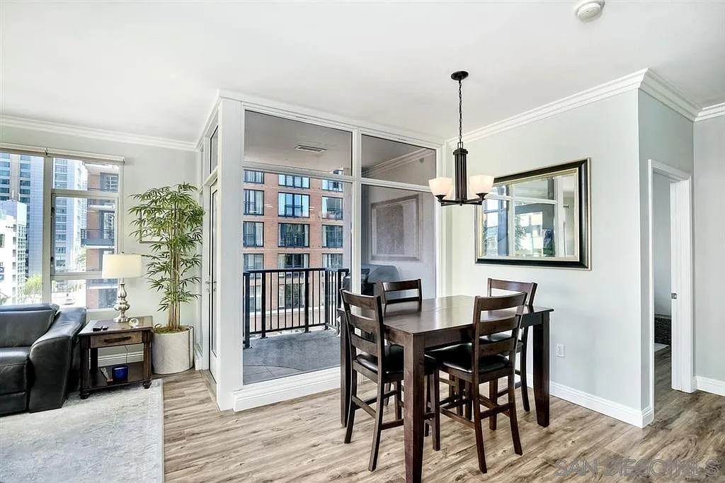 2 bed, 1002 sqft, $4,500 — Photo 4