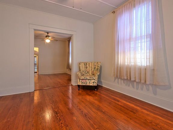 4th image of 821 Joseph St