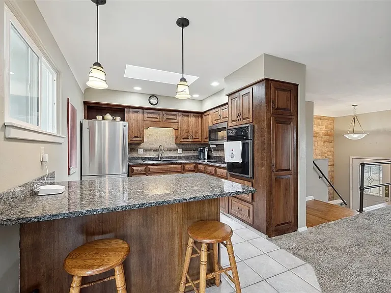 4530 Woodview Dr NE — Photo 5
