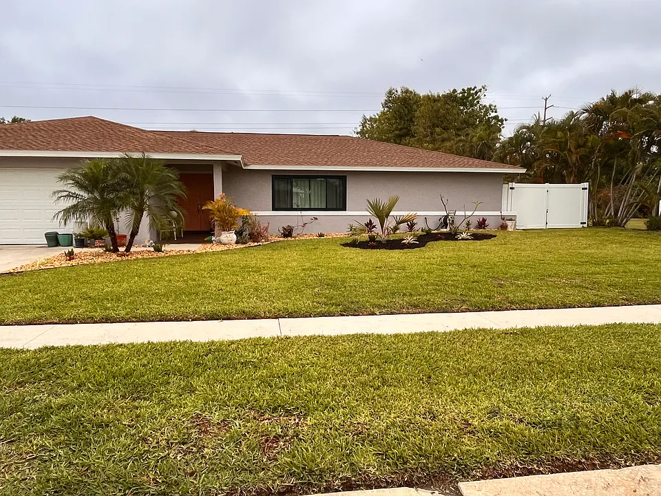 1402 S Larkwood Sq