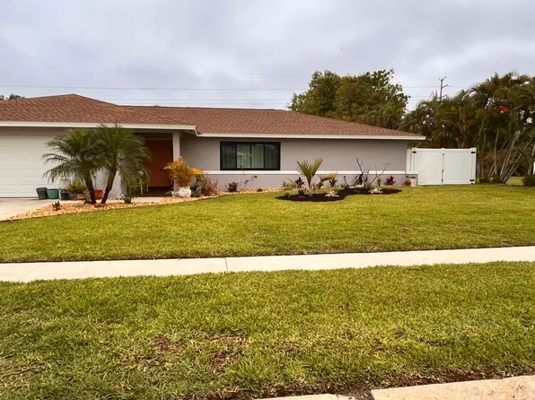 1402 S Larkwood Sq, Fort Myers, FL 33919