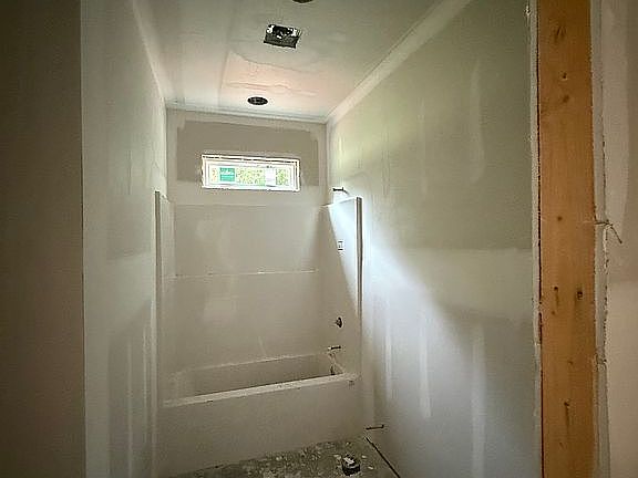 4th image of 8047 Pinewood Dr