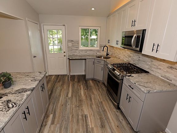2nd image of 2240 Oriole Dr