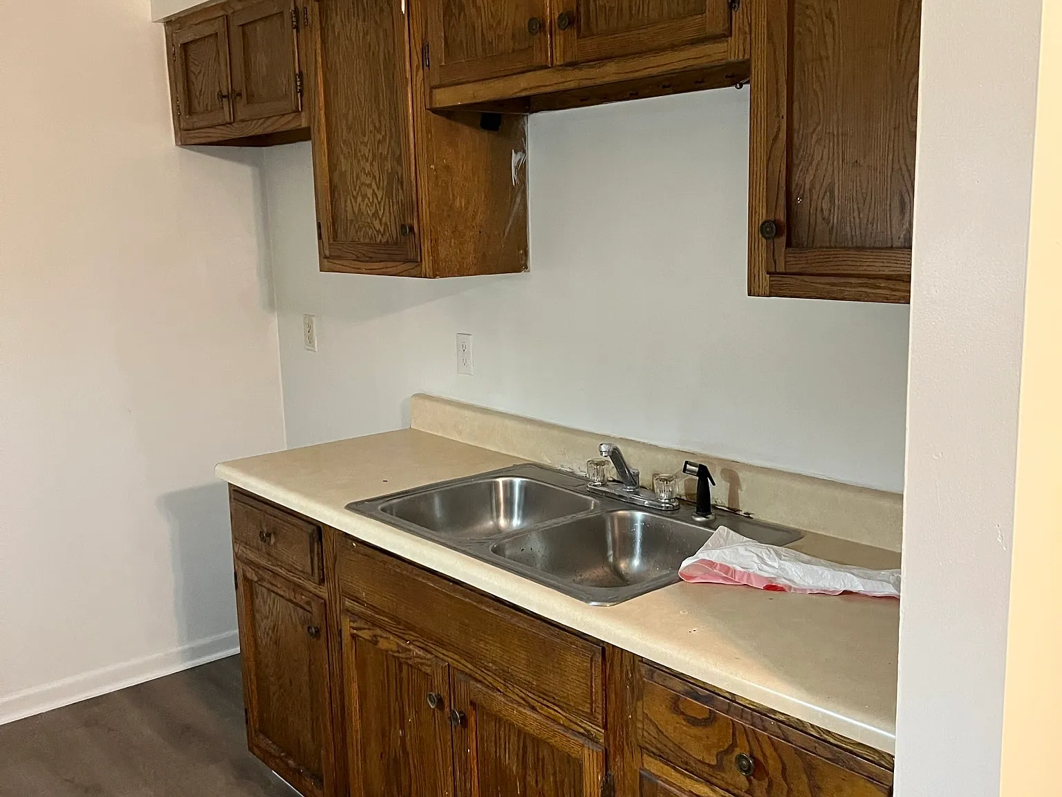 Hillview Apartments — Photo 2