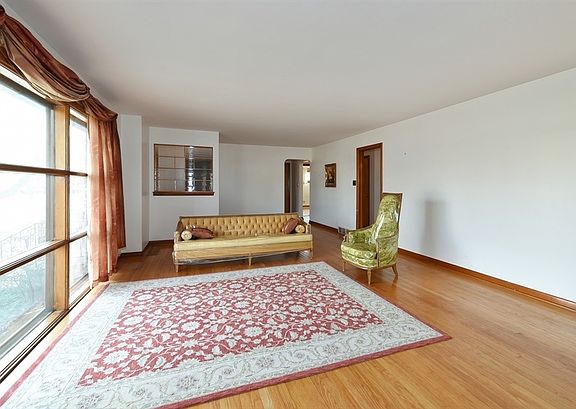 2nd image of 1500 Newcastle Ave