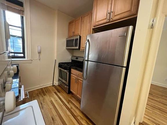 2nd image of 1208 43rd St Unit 1C