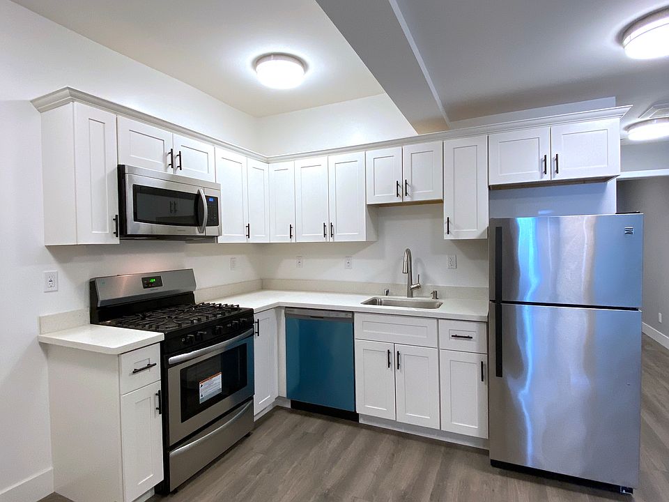 1st image of 1085 Washington St #4